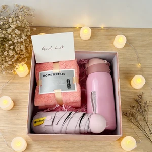 2026 New Year Party Favor Kit 3 in 1 Customized Gift Set Mug Towel Umbrella Fan Tumbler Unique Souvenir Ideas for Wedding