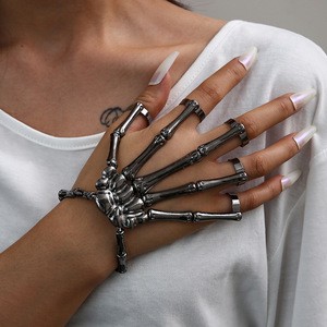 New Fashion Punk Skeleton Hand Bone Bracelet Hand-Decorated Versatile Five Finger Ring Adjustable Halloween Charm Bracelet
