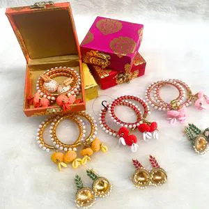Indian Style Handmade Designer Wedding Favour Combo of Printed Mdf Box With Bangle and Earrings for Wedding Party Favor