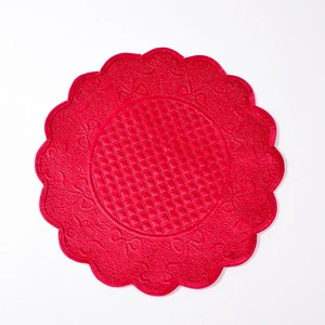 Red Quilted Round Placemat Decorative Non Slip Table Mat for Christmas Party Dining