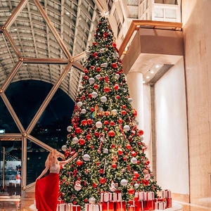 High Quality Christmas Tree Set with Big LED Lighting Eco-Friendly Ornament Ball Stand