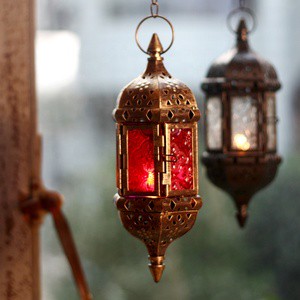 Metal Antique Finish Hanging Moroccan Candle Lantern For Wedding Decorative Outdoor Lanterns With Colored Glass Ramadan Lantern