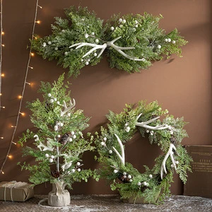 Wholesale Factory Price Artificial Christmas Wreath Personalized Christmas Garland Door Ornament Decoration Hanging Wreath