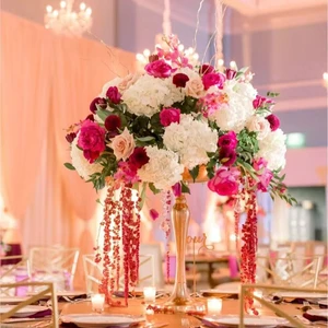 Attractive vintage-style decorative iron wedding centerpiece for stylish and elegant reception banquet table decor