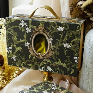 Creative Empty Wedding Favor Gift Box European-style Hollowed-Out Portable Dark Green Paper Plate Color Printing Vintage Custom