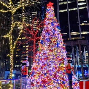 High Quality Customized Eco-Friendly Chinese Christmas Tower Tree Festival Sculpture LED Lighting Plug-In Standing Outdoor