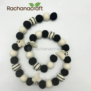 Handmade High Quality Environment-Friendly Felt Ghost and Pom Pom Garland Halloween Decoration