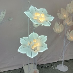 High-quality Best-selling Wedding Props Lighting Metal Wrought Iron Stage Decoration Tulip Landing Road Guide Decorative Lights