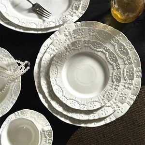 Vintage Embossed Lace White Dinnerware Set Table Decoration Ceramic Charger Plate and Dishes Sets for Wedding Event