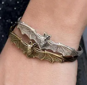 MOQ 1 Direct Sales of European and American Style Halloween Gothic Man and Woman Alloy Bat Bracelet