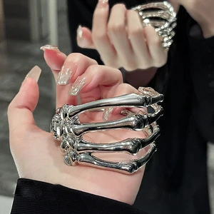 Gothic Punk Skull Skeleton Hand Bracelet for Women Men Open Articulated Claw Halloween Bracelet Bangles Party Jewelry