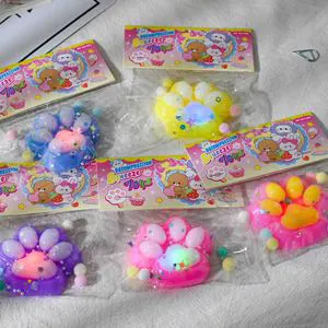 跨境橡胶新闪亮发光大号猫爪捏捏音乐奇光闪光发光男女通用适合8岁以上