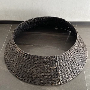Natural Farmhouse Water Hyacinth Woven Tree Collar With Foot Base for Holiday Decorations and Christmas Tree Stand