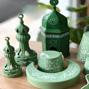 Dubai Style New Arrival Home Decorative Ramadan Eid Religious Use Iron Metal Green Color Moon Shape Design