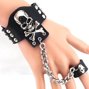Hot Sale Japanese Anime Punk Bracelet Rock and Roll Adjustable Skull Head Charm Bracelet Leather With Finger Ring