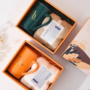 Customizable Hand Gift Set Women Unique New Year Christmas Wedding Favors Birthday Souvenir Mug Towel Guests Return Gift