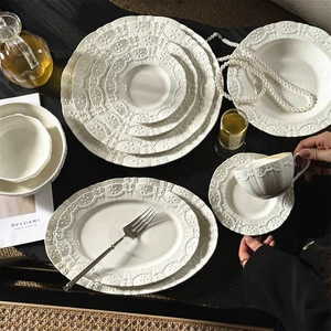 Vintage Embossed Lace Design White Dinnerware Set Table Decoration Ceramic Charger Plate and Dishes Sets for Wedding Event