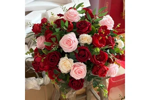 QYY New Design Custom Centerpieces Luxury Wedding Flower Ball Table Flower 50cm Big Size Red Green Handmade Flower Arrangements