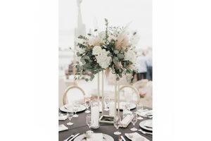 Elegant Stylish Vintage-style Eco-friendly Customizable Metal Table Wedding Centerpiece Floral Arrangements Custom Wedding Decor