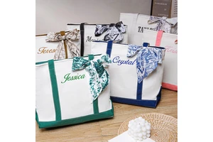 Custom Wedding Favors Personalized Bridesmaid Gift Bag Silk Scarf Bow Embroidered Name Canvas Reusable Durable Security Wedding