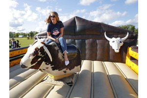 Hot Sale Commercial Rental PVC Outdoor Party Supplies Games Machine Inflatable Mechanical Rodeo Ride Bull
