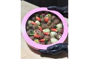 Customized Gourmet Arabic Sweets Saudi Dates Packaging Round Box Chocolate Strawberry Boxes With Custom Logo