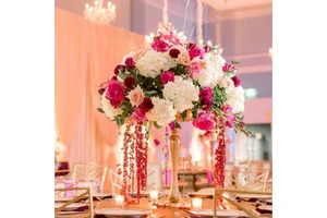 Attractive vintage-style decorative iron wedding centerpiece for stylish and elegant reception banquet table decor