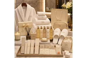 Custom Hotel Welcome Gift Set Bathrobe Slippers Towel Cosmetic Pouch Welcome Card Room Card Hospitality Amenities
