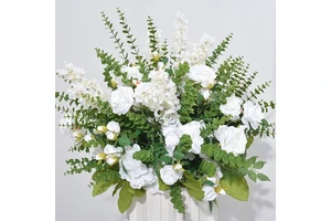 70CM Customized Wedding Event Table Decoration Floral Geometric Stand Decorative White Flower Ball With Eucalyptus Leaves