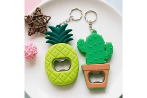 Factory Custom Logo Printing Beer Bottle Opener Keychain Promotion Gift Magnetic KeyChain Soft Pvc Silicone Rubber Bottle Opener