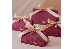 Triangle Wedding Favor Box Chocolate Candy Bag Wedding Baby Shower Birthday Guests Gift Packaging Paper Box Party Favors Event