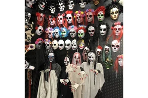 Wholesale Halloween Horror Bleeding Plastic Mask for Halloween Party Decoration Supplies Kit Ornament