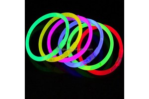 2026 Hot Sale 8 Inch Glow Stick Light up Glowing for Cheer Party Wedding and Concert Can Custom Bracelet 20cm Glow Sticks