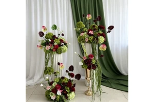 Custom Wedding Decor Entrance Sign Artificial Hydrangea Flower Green Decoration Pillows Burgundy and Pink Flower Arrangement