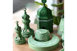 Dubai Style New Arrival Home Decorative Ramadan Eid Religious Use Iron Metal Green Color Moon Shape Design