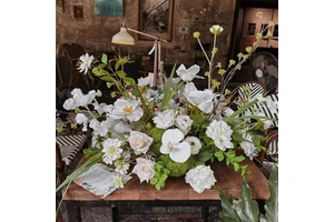 White Artificial Flower Ball Arrangement Bouquet Table Centerpieces for Lawn Wedding Party Decor