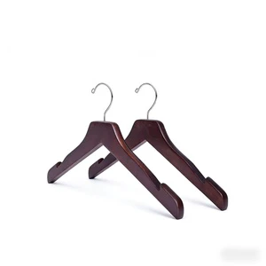Factory Supply Luxury Wooden Single Tier Clothing Organizer Hanger Heavy Duty Eco-Friendly Natural Color Wardrobe Bathroom Store