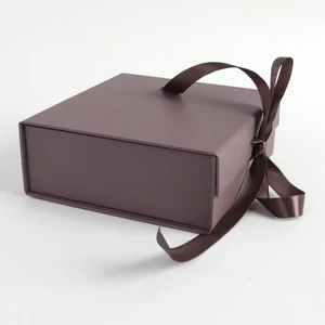 Wholesale New Fashion Custom Logo Magnetic Closure Foldable Clothing Shoes Packaging Paper Box with Ribbon