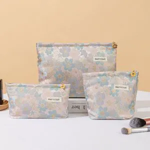 Washing, Drying, Storing and Organizing >> Toiletry Bag