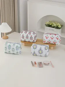 Custom Cute Floral Quilted Toiletry Storage Pouch Portable Bohemian Floral Travel Organizer Makeup Pouch for Carrying Makeup