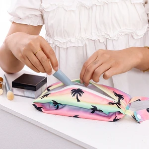 Wholesale Makeup Bag Sanitary Pads Storage Bag Eco-friendly Portable PUL Waterproof Lady Fashion Zipper Toilet Bag