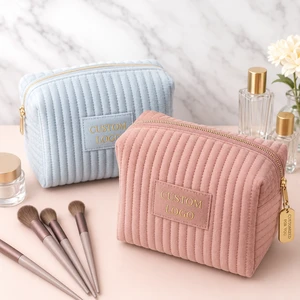 Wholesale Custom Printed/Embroidery Logo Portable Zipper Cosmetics Pouch Organizer Quilted Velvet Makeup Bags