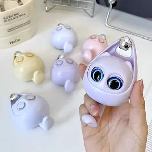 Cute and Creative Cat-Themed Lover's Hooks with Blinking Eyes Strong Adhesive Sticky Hanger Novelty for Bathroom Installation