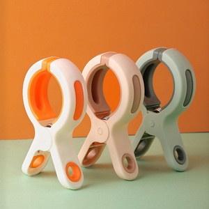 2024 Wholesale Plastic Heavy Duty Clothes Pegs Beach Towel Clips for Towel, Clothes, Blankets Clothesline and Hanging Rack