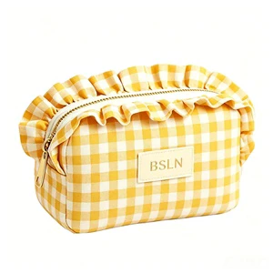 Private Label Custom Large Capacity Eco-Friendly Quilted Cosmetic Storage Bag Zipper Ruffled Makeup Organizer for Beauty Brands