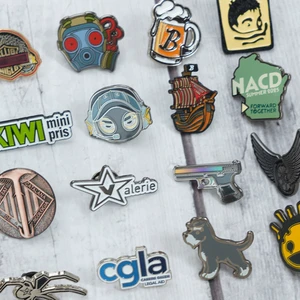 Custom Logo Cap Clothes Metal Pins Newest Fashion Skeleton Shield Pines Metalicos Al Por Mayor
