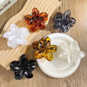 Wholesale Sweet Cool Fashion 8cm New Style Women Flower Hair Claw Clips Girls Hawaiian Plumeria Bauhinia Hair Claws Accessories