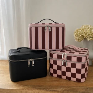 Custom logo Portable Eco-friendly PU Makeup Bag Reusable Zipper Closure Large Waterproof Leather Cosmetic Bag with Soft Handle