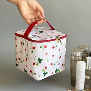 High Quality Handheld Toiletry Bag Polyester Customized Color Women Washing Bag Portable Makeup Bag with Internal Pocket
