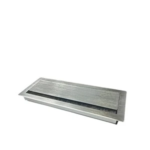 The desktop of the hardware accessories cable management box is clean and tidy with wire and cable covers